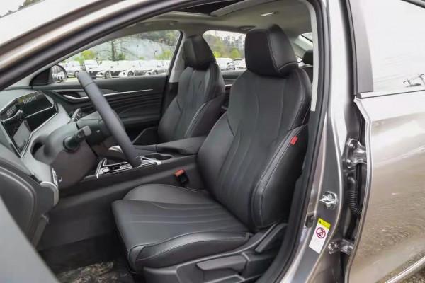 長安逸動：搭載1.6L+128馬力，軸距2700mm，適合家用