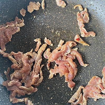 這道我最拿手的香乾榨菜肉絲，好吃到停不下筷子
