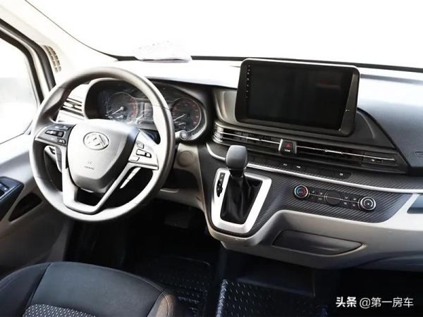 高性價比房車！愛旅途2022款大通V90C，800鋰電800太陽能配置合理