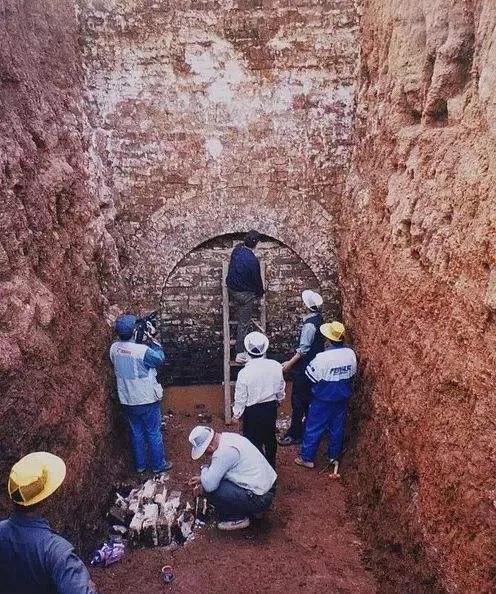 梁莊王墓數次被盜未遂,後出土文物5300件,盜墓賊無語了 梁莊王墓數次被盜未遂,後出土文物5300件,盜墓賊無語了