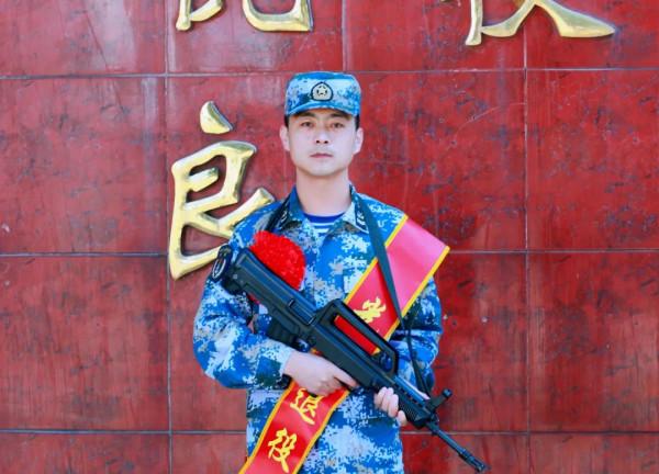 老班長們要退伍了