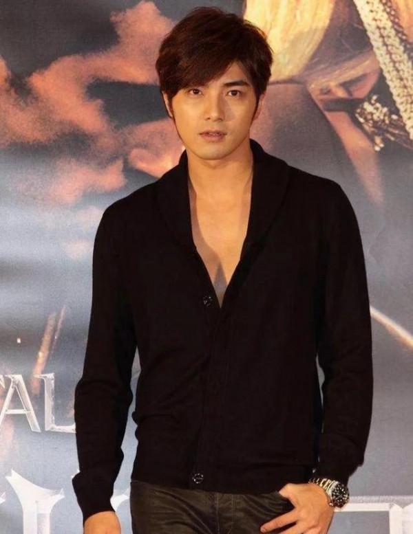 女明星孕期對比：有人為掙錢拍戲流產，也有人懷孕後被寵成公主