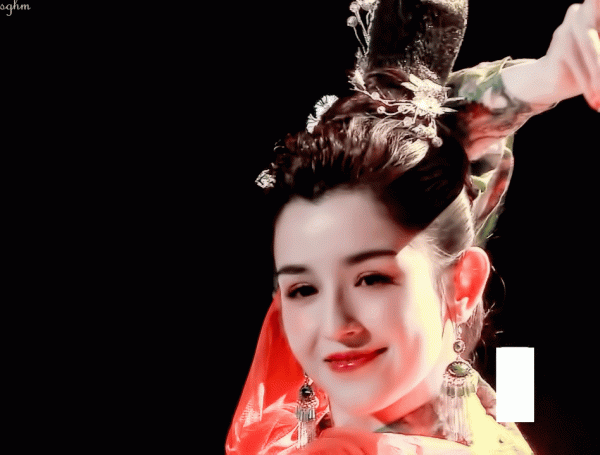 哈尼克孜就像是一個落入凡間的精靈 哈尼克孜就像是一個落入凡間的精靈