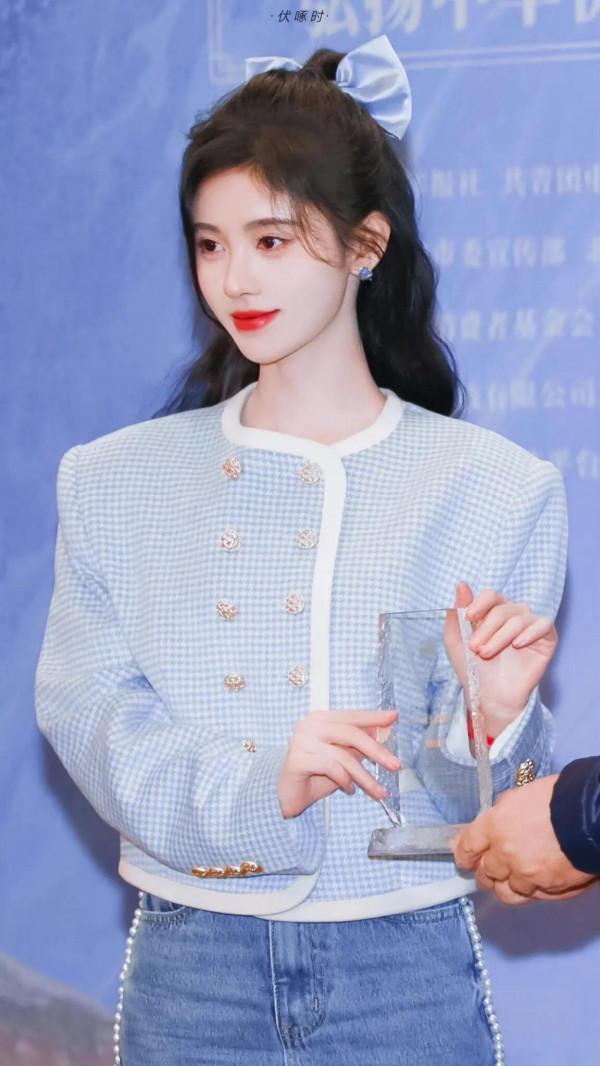 鞠婧禕這樣穿真是太洋氣了