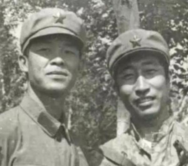 他用7發手槍子彈與敵周旋6天，死後遺體被封入水泥，只剩一隻頭骨