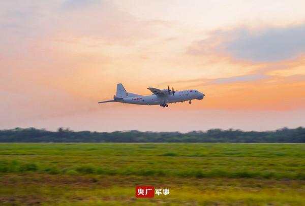 這陣仗有點兒大！南部戰區海軍多架反潛巡邏機出動