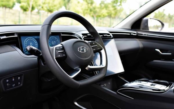 尺寸超豐田榮放,標配1.5T高功率引擎,第五代途勝L解析! 尺寸超豐田榮放,標配1.5T高功率引擎,第五代途勝L解析!