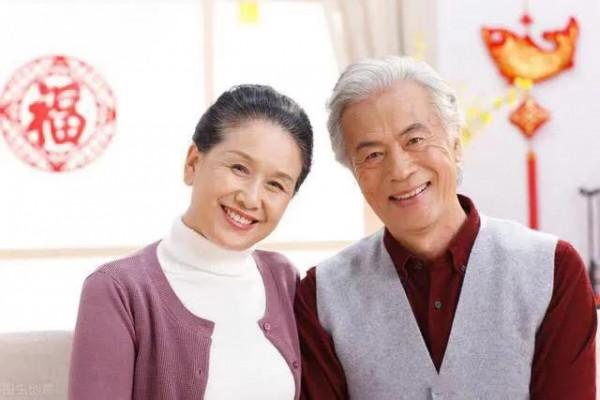 情人節,對於老年人來說,不在於是否有情人,而在乎是個有情人 情人節,對於老年人來說,不在於是否有情人,而在乎是個有情人