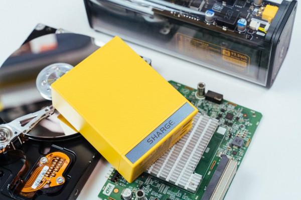 無法拒絕的賽博朋克工業美學：閃極100W超級移動電源 體驗分享