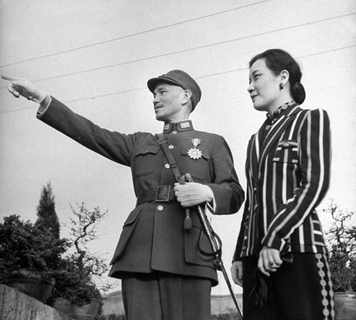 1944年,土匪夜襲女生部驚動蔣介石,沒有因此被剿滅反而成為軍官 1944年,土匪夜襲女生部驚動蔣介石,沒有因此被剿滅反而成為軍官
