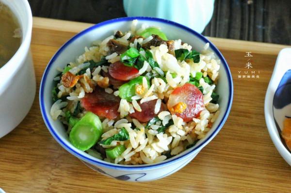 入冬後，不管有錢沒錢都要吃頓菜飯，飯菜一鍋出，做法簡單味道好