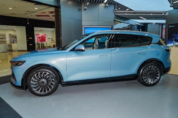 嵐圖FREE 純電城市版，軸距2960mm，電動機扭矩520N·m，適合家用