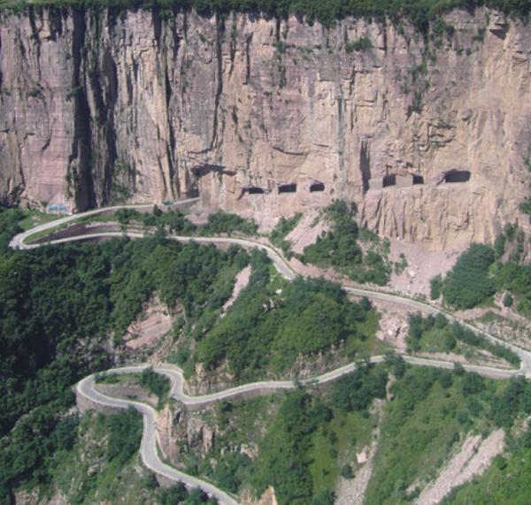 19年前，那個帶領全村懸崖修路的“當代愚公”張榮鎖，現狀如何了