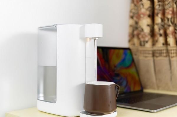 廚房還在用熱水壺燒水嗎?太落伍了,現今都流行即熱式飲水機 廚房還在用熱水壺燒水嗎?太落伍了,現今都流行即熱式飲水機