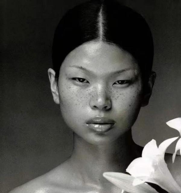 從追捧呂燕到反《尚氣》反陳漫，中國人終於擺脫了審美pua