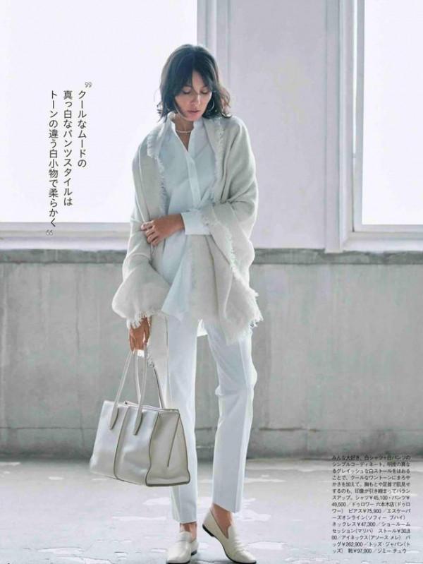 四五十歲的女人開春這樣穿，學會黑白灰的&OpenCurlyDoubleQuote;高階配色&rdquo;，洋氣優雅