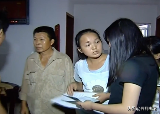 湖南養女高考金榜題名，卻與富豪爸爸相認，貧窮養父忍痛讓其抉擇