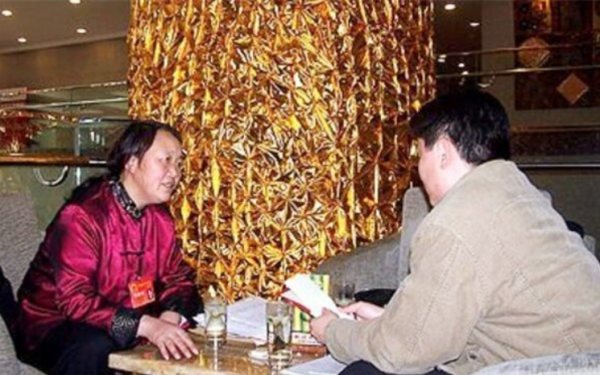 甘肅女富豪雷菊芳,身家高達120億,卻穿著樸素,為人十分低調 甘肅女富豪雷菊芳,身家高達120億,卻穿著樸素,為人十分低調