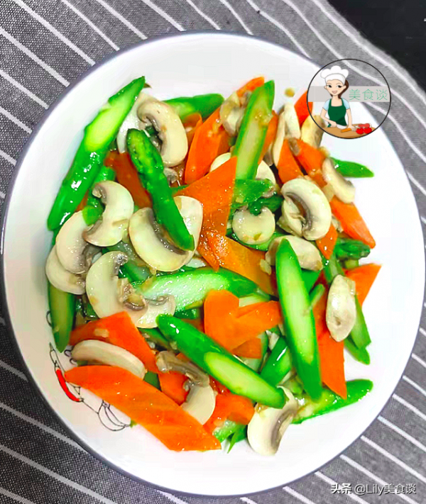 秋天，這三樣素菜一起炒，鮮美極了，不放肉也香，秋天吃它特養人