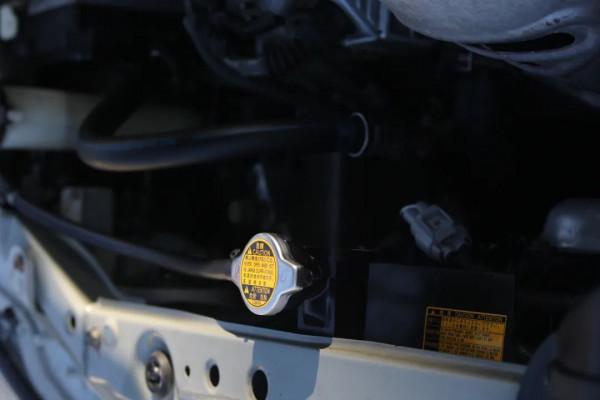 「情懷玩車」翻新復活2002年的豐田佳美，絕代神車，氣質非凡