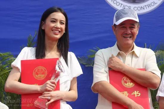 趙本山與黃聖依還來往嗎?黃聖依後悔當初的那一跪了嗎? 趙本山與黃聖依還來往嗎?黃聖依後悔當初的那一跪了嗎?