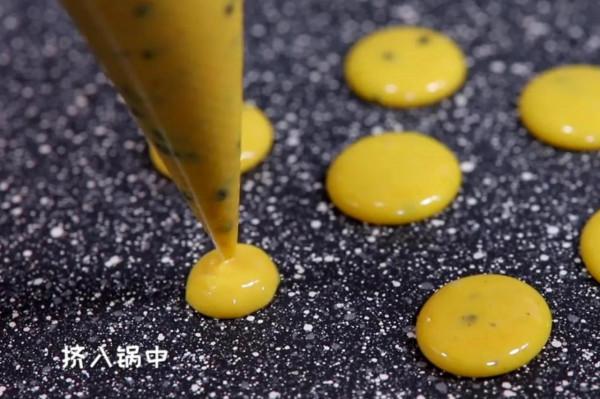 兩個雞蛋,給寶寶做溶豆和蛋黃小餅乾,媽媽也超愛吃 兩個雞蛋,給寶寶做溶豆和蛋黃小餅乾,媽媽也超愛吃