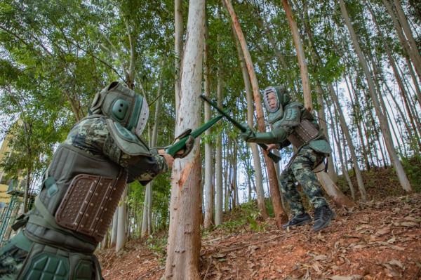 聚焦實戰！武警官兵組織開展刺殺對抗訓練