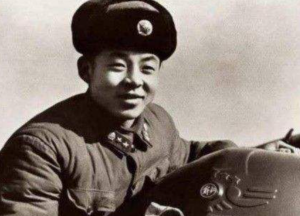 葬於北京鬧市的18歲河南少年,火車為其改道,一半骨灰放入八寶山 葬於北京鬧市的18歲河南少年,火車為其改道,一半骨灰放入八寶山