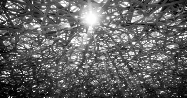 花3億在岩石中&quot;鑿&quot;出一個酒店，表面普通，內部卻大有乾坤