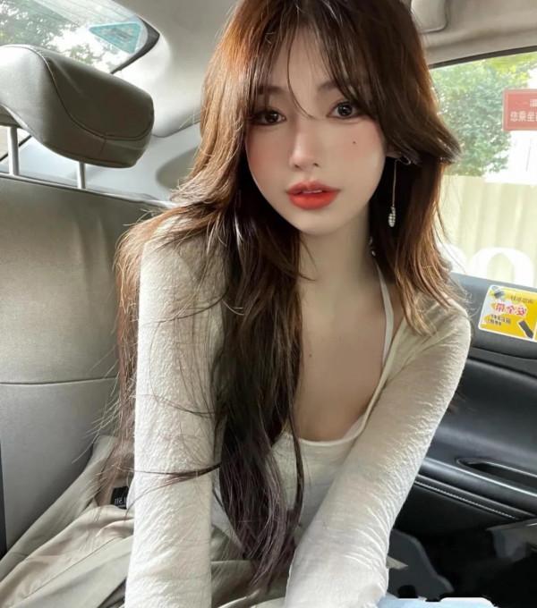 小姐姐嘟嘟唇，簡直就是冬天裡的一股清流