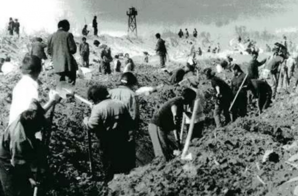 毛主席有多明智?成立新疆生產建設兵團,在荒漠中再造一個小江南 毛主席有多明智?成立新疆生產建設兵團,在荒漠中再造一個小江南