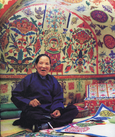 陝西農婦10年連生13個孩子，一生清貧，卻靠一雙巧手驚豔聯合國