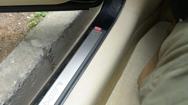 細數二手雷克薩斯ES300h的特點，什麼樣的人適合當車主？