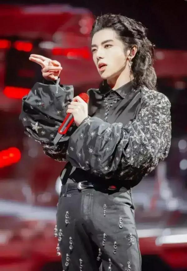 整容植髮如換了一個人，這還是華晨宇嗎？