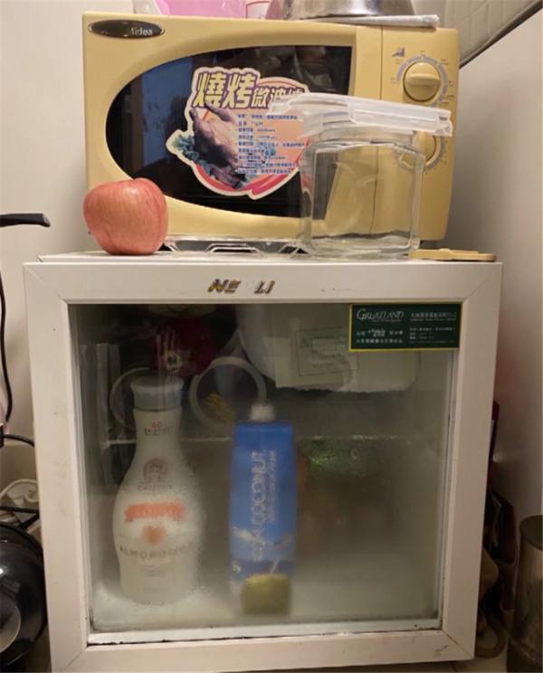 買不起房的香港夫妻，住在9㎡的小屋裡，他們卻說：住出了幸福感