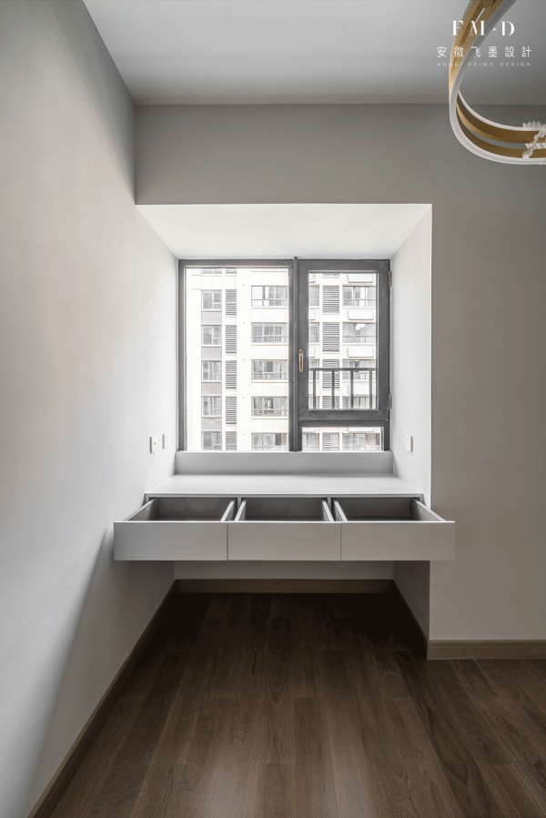 沒有想到，120㎡客廳陽臺打通後地磚通鋪，看起來比大平層還寬敞