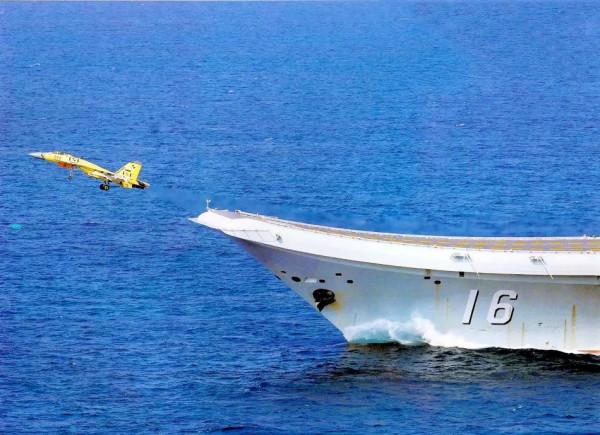 殲35能否在遼寧艦上先行試飛、訓練乃至形成戰鬥力？