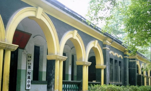 1950年，毛主席在中南海接見宋任窮，毛主席：陳昌妻女過得如何？