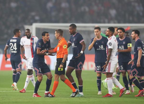 足球——法甲：巴黎聖日耳曼勝里昂