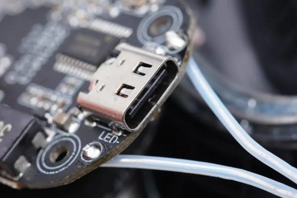 iPhone 12/13都能用，努比亞車載磁吸無線充電支架用料揭曉