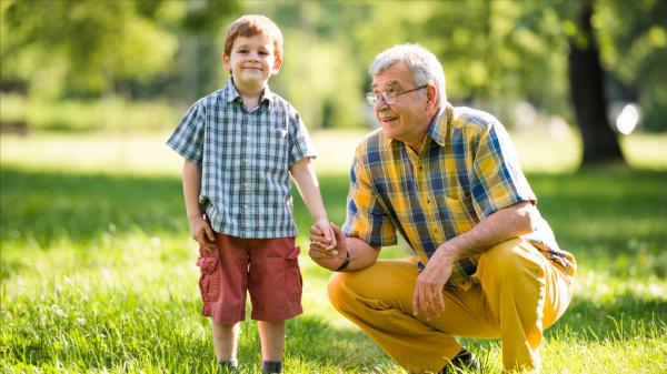 把孩子全託給了退休後的父母,沒有時間探望,他們在幹什麼? 把孩子全託給了退休後的父母,沒有時間探望,他們在幹什麼?
