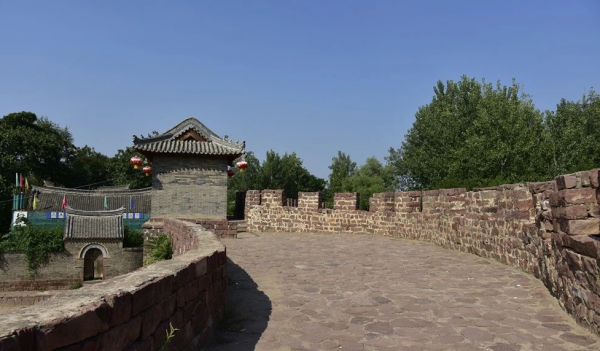 河南百年古寨，也稱中原第一紅石古寨，至今未開發，很少人知道