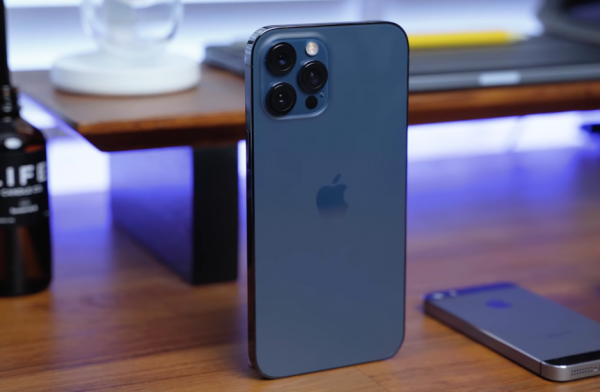 花8000元撿漏iPhone12ProMax，被嘲諷人傻錢多，上手後一切都值了