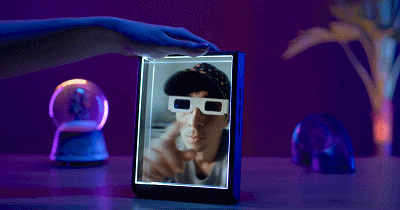 這個&OpenCurlyDoubleQuote;相框&rdquo;竟然是個全息3D顯示器，立體感十足，太酷了