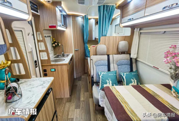 福特新全順房車,小頂設計透過性好,空間不錯適合一家3口人住 福特新全順房車,小頂設計透過性好,空間不錯適合一家3口人住