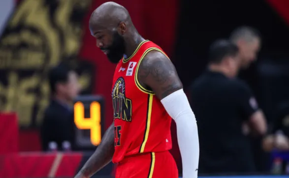 瓊斯更博：這輩子還沒這麼累過，腿像麵條一樣軟綿綿