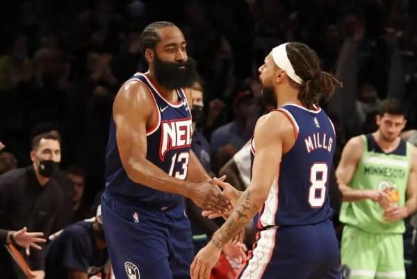 聖誕大戰紅黑榜，威少打鐵衝上熱搜，庫裡33分助勇士重返聯盟第一