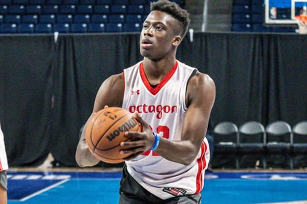 亞歷克斯-阿德託孔博接近與猛龍達成訓練營合同