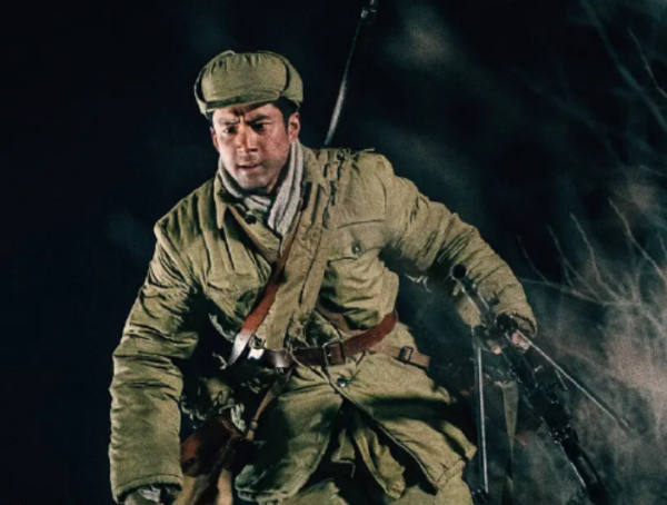 軍中奇事：老虎追上落單的戰士，並未攻擊，還送上一份“禮物”