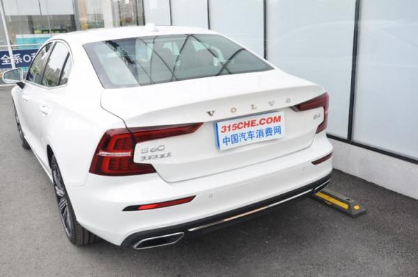 換裝48V輕混系統 實拍2022款沃爾沃S60